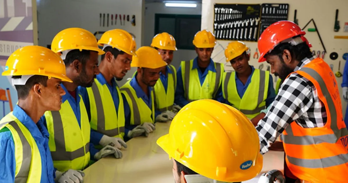 Manpowerfm for labor supply in Abu Dhabi offers skilled manpower for construction, cleaning, HR, and facility management with reliable and efficient solutions.